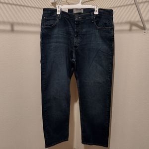 Wrangler men's dark wash jeans size W40 L30